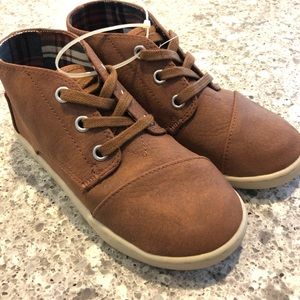 Toms brown leather lace up boots